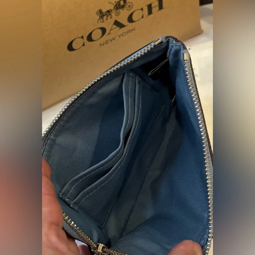 🩵NWOT COACH MEDIUM BLUE ZiIP-AROUND WRISTLET ~ COMES WITH COACH KEYCHAIN - Picture 8 of 12